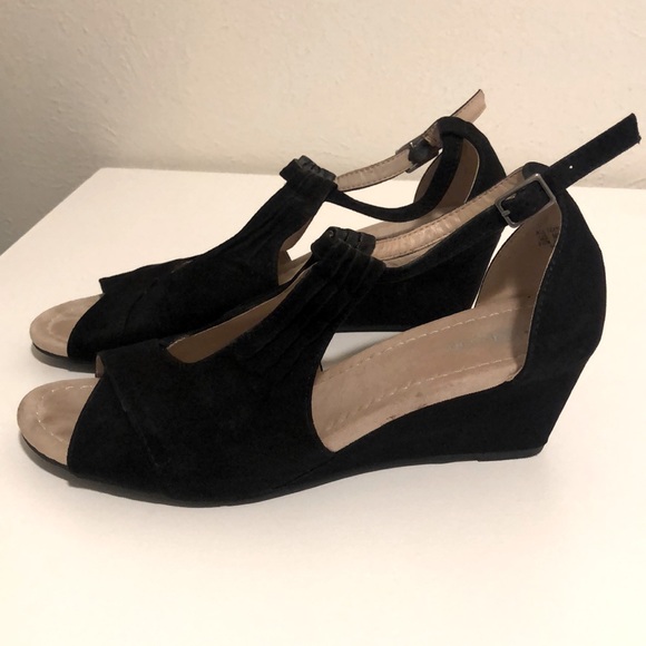I ❤️ Comfort Open Toed Velvet Low Wedges - Picture 8 of 9